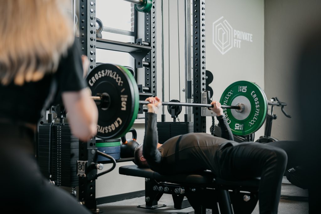 Personal trainer aan het werk bij Private Fit